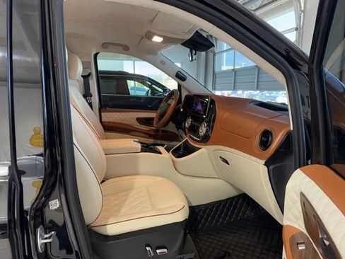 Used 2020 Mercedes-Benz Metris Passenger image 4