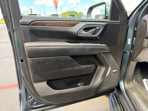 Used 2021 Chevrolet Suburban Premier w/ Premium Package AWD/4WD image 12