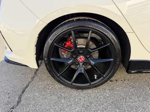 Used 2024 Honda Civic Type R image 9