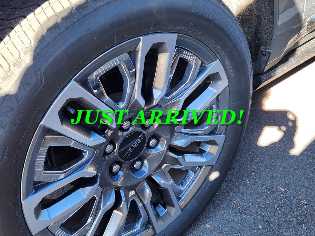 Used 2024 GMC Yukon Denali Ultimate w/ LPO, Floor Liner Package AWD/4WD image 3