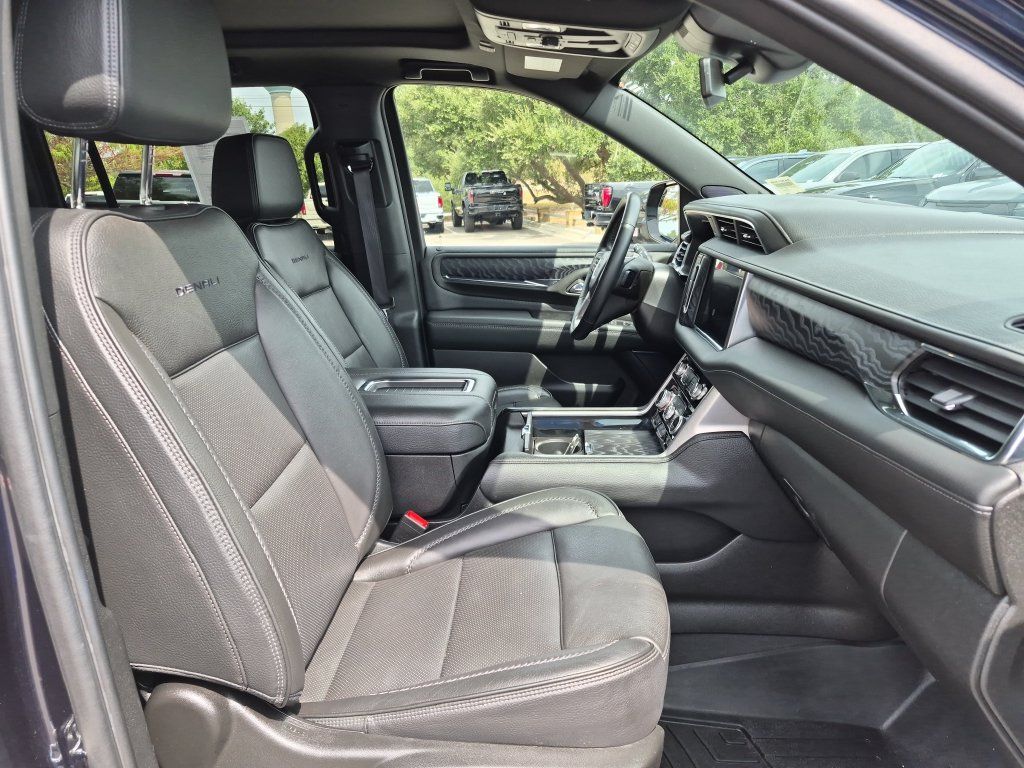 Used 2023 GMC Yukon XL Denali AWD/4WD image 40
