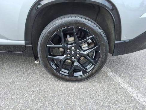 Certified 2025 Chevrolet Traverse RS FWD image 11