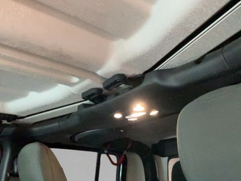 Used 2021 Jeep Gladiator Sport AWD/4WD image 23