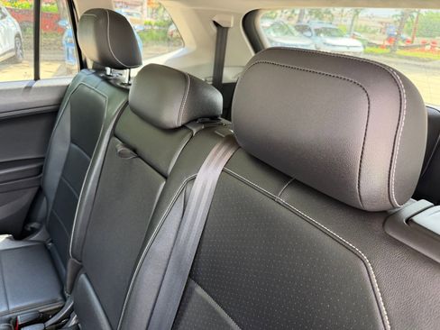 Used 2021 Volkswagen Tiguan SE w/ Panoramic Sunroof Package FWD image 25