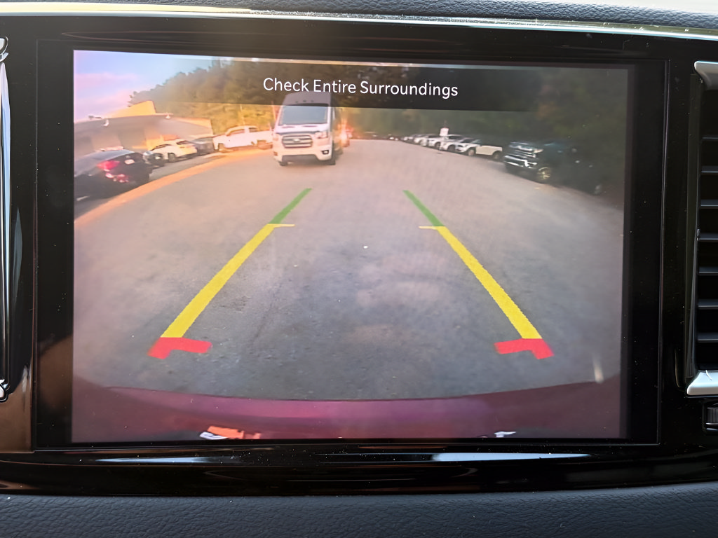 Used 2023 Chrysler Pacifica Touring-L FWD image 15