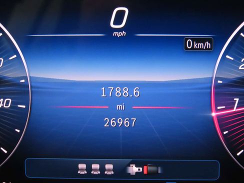 Used 2025 Mercedes-Benz C 300 Sedan image 6