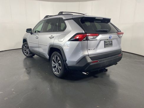 Used 2022 Toyota RAV4 XLE Premium AWD/4WD image 10