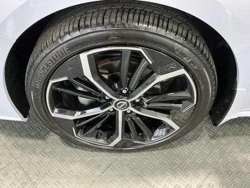 Used 2024 Nissan Altima 2.5 SR w/ SR Premium Package image 27