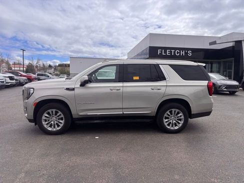 Used 2024 GMC Yukon SLT w/ SLT Luxury Package AWD/4WD image 8