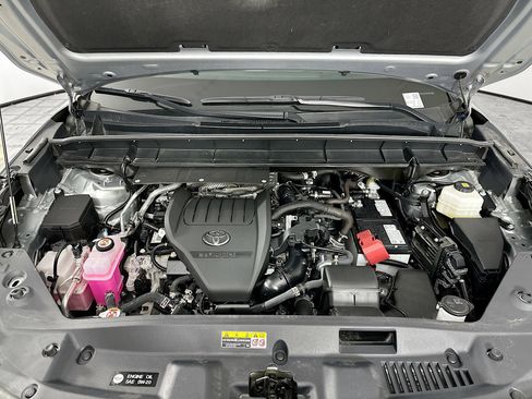 Used 2024 Toyota Highlander LE image 35