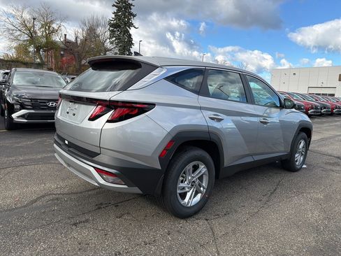 New 2026 Hyundai Tucson SE image 7