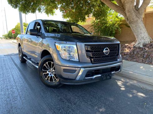 Used 2021 Nissan Titan SV w/ SV Convenience Package RWD image 2