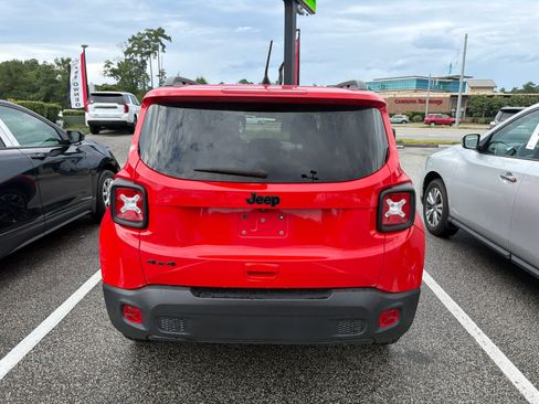 Used 2023 Jeep Renegade Latitude AWD/4WD image 5