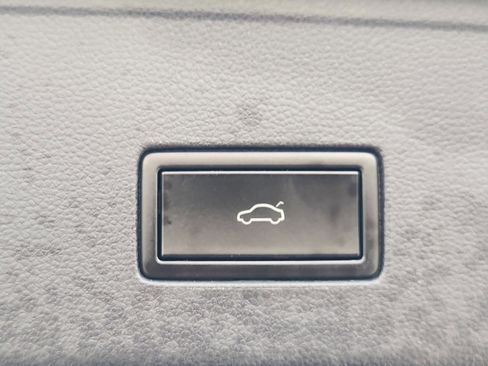 Used 2020 Volkswagen Atlas Cross Sport SE w/ Panoramic Sunroof Package image 25