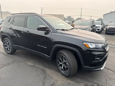 Used 2026 Jeep Compass Limited w/ Sun, Sound & Navigation Group AWD/4WD image 3