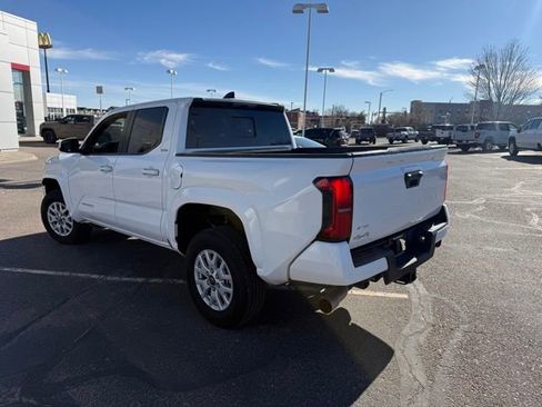 Used 2025 Toyota Tacoma SR5 image 5