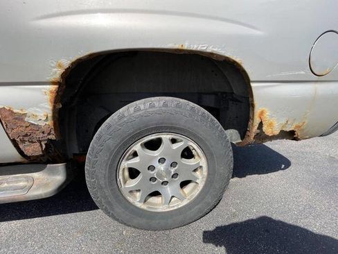 Used 2004 Chevrolet Avalanche Z71 w/ Preferred Equipment Group AWD/4WD image 14