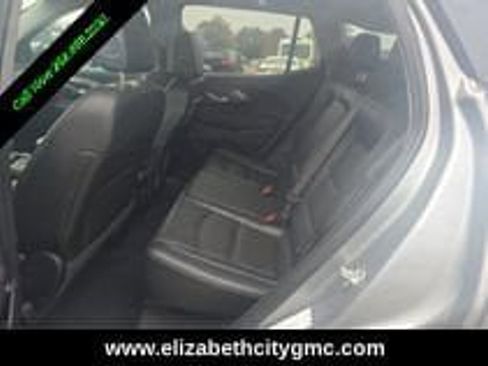 Used 2024 GMC Terrain SLT image 11