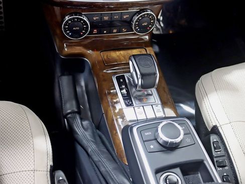 Used 2015 Mercedes-Benz G 63 AMG 4MATIC image 23