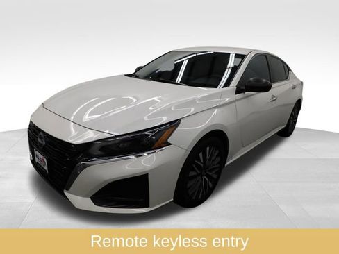 Used 2024 Nissan Altima 2.5 SV image 5