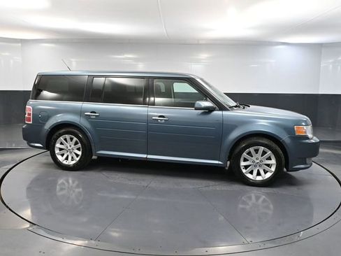 Used 2010 Ford Flex SEL image 3