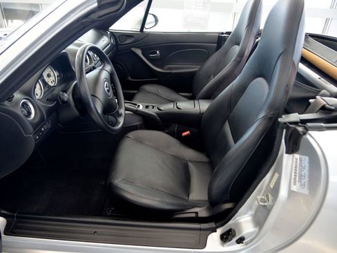 Used 2003 MAZDA MX-5 Miata RWD image 15