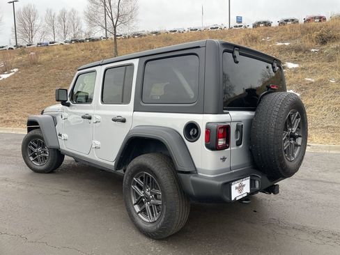 Used 2024 Jeep Wrangler Sport S image 5