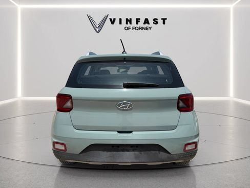 Used 2025 Hyundai Venue SEL FWD image 3