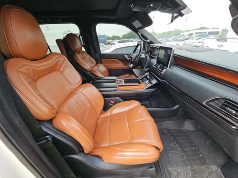 Used 2019 Lincoln Navigator L Reserve AWD/4WD image 16