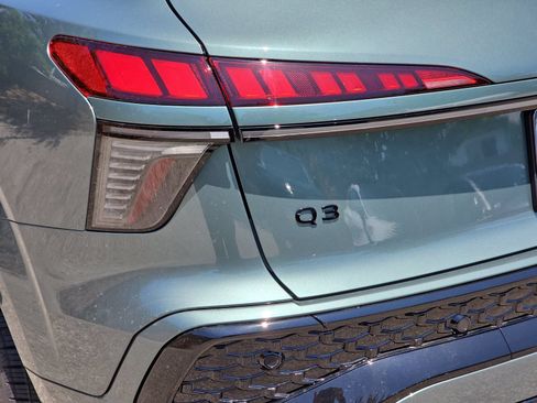 New 2026 Audi Q3 quattro 2.0T AWD/4WD image 37