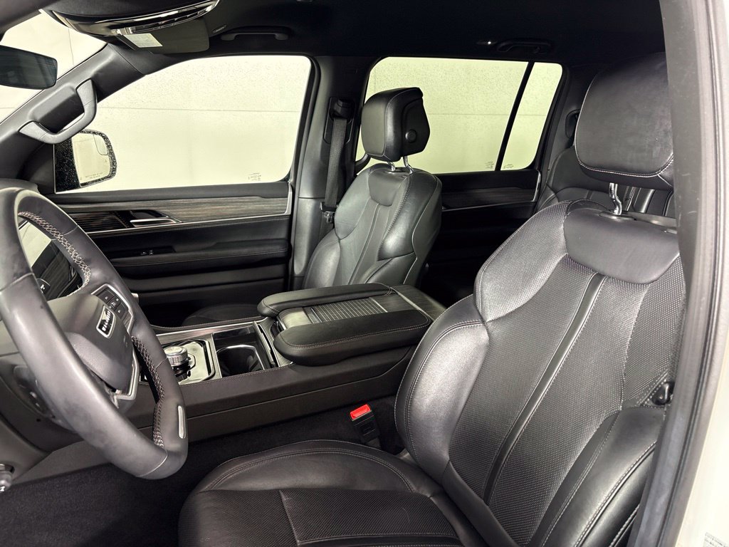 Used 2024 Jeep Wagoneer L Series II RWD image 33