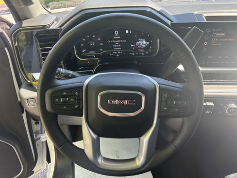 Used 2025 GMC Sierra 1500 SLT AWD/4WD image 18