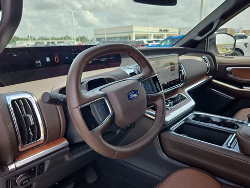 Used 2026 Ford Expedition King Ranch AWD/4WD image 16