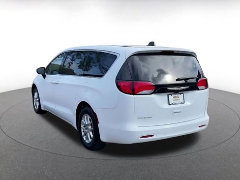 Used 2023 Chrysler Voyager LX image 10