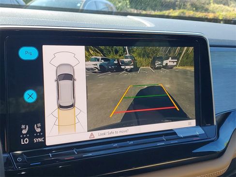 New 2026 Volkswagen Atlas Cross Sport SE image 24