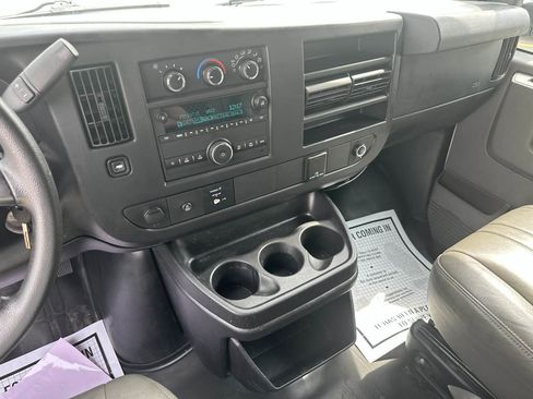 Used 2015 Chevrolet Express 2500 image 18