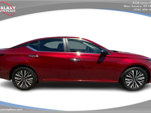 Used 2024 Nissan Altima 2.5 SV FWD image 4