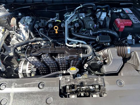 Used 2025 Nissan Altima 2.5 SV FWD image 33