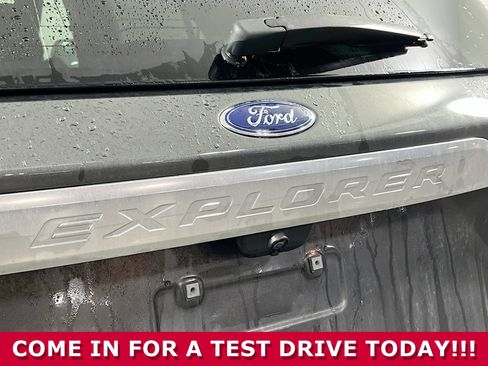 Used 2020 Ford Explorer Platinum w/ Premium Technology Package image 36