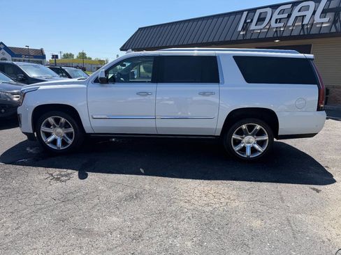Used 2017 Cadillac Escalade ESV Premium Luxury image 15