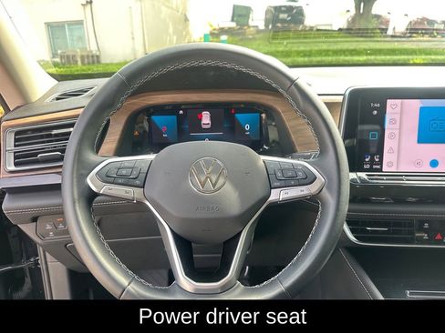 Used 2025 Volkswagen Atlas SE w/ Panoramic Sunroof Package FWD image 15