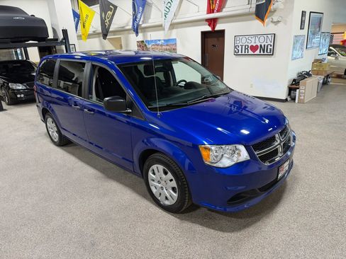 Used 2019 Dodge Grand Caravan SE FWD image 5