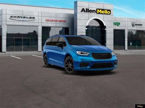 New 2026 Chrysler Pacifica Limited image 16