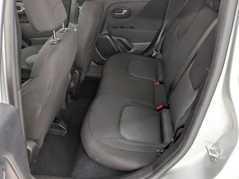 Used 2021 Jeep Renegade Latitude image 14