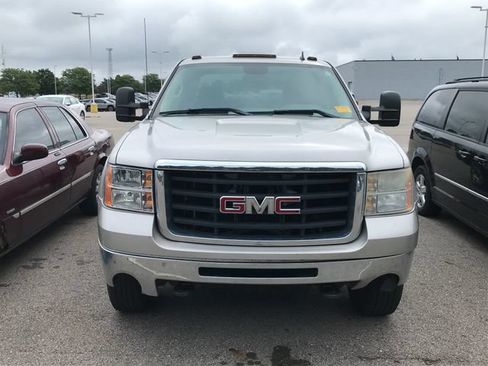 Used 2007 GMC Sierra 2500 SLE w/ Z71 Off-Road Package AWD/4WD image 2