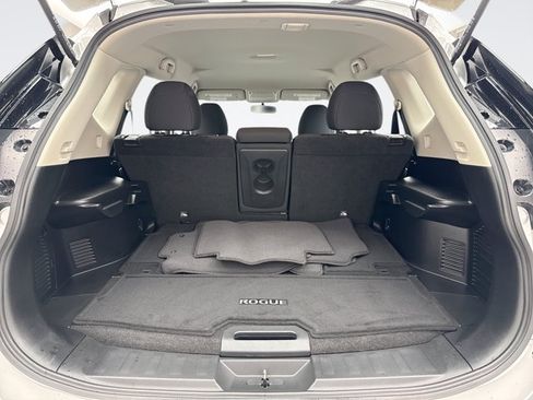 Used 2018 Nissan Rogue S AWD/4WD image 18