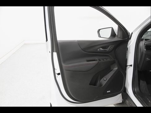 Certified 2024 Chevrolet Equinox RS w/ RS Leather Package AWD/4WD image 4