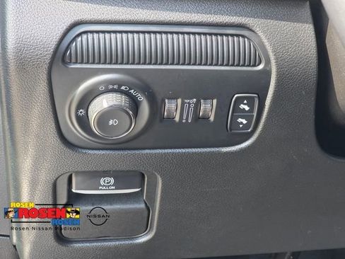 Used 2023 Jeep Wagoneer Series III w/ Preferred Equipment Group AWD/4WD image 10