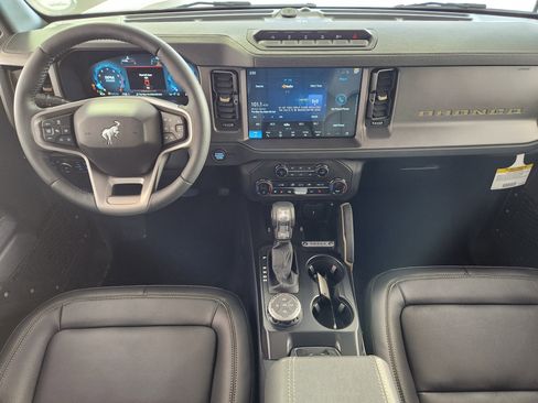 New 2025 Ford Bronco Badlands image 15