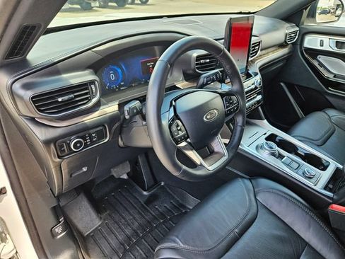 Used 2024 Ford Explorer Platinum w/ Technology Package AWD/4WD image 19